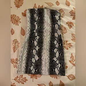 Elegant Strapless Snake Print Dress - Black and White